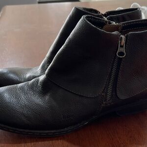 Women’s B.O.C. Genuine Leather Ankle Boots Size 9